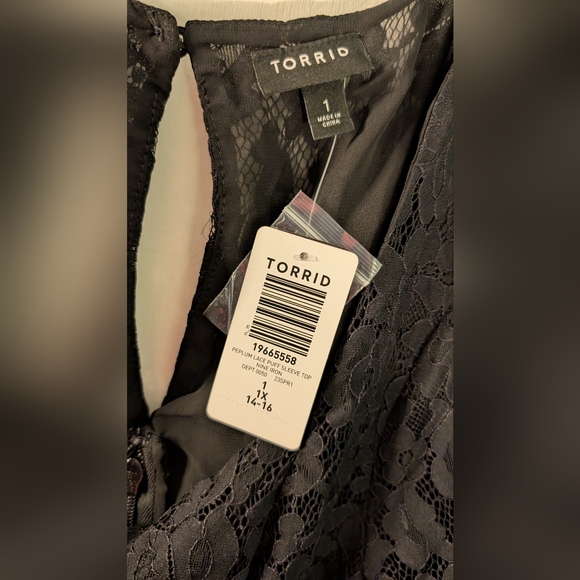 Torrid size 1 NWT Peplum Bell sleeve lace top - Picture 4 of 8